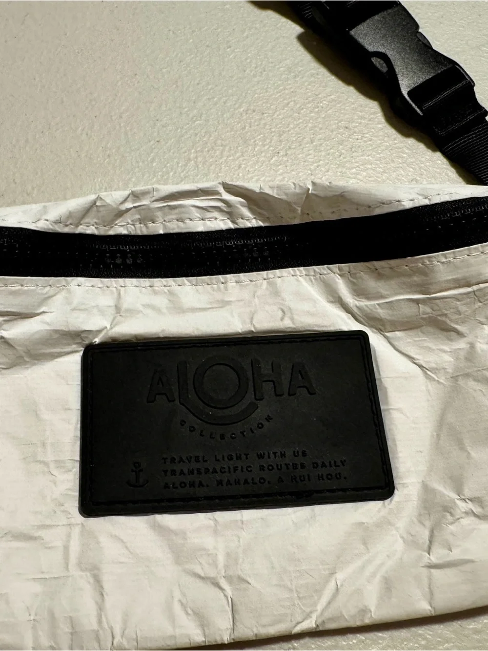 ALOHA Collection White and Black Lightweight Crossbody Pouch